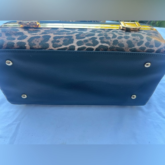 Elegant Black and Leopard Print Handbag & Wallet Set - Picture 5 of 15